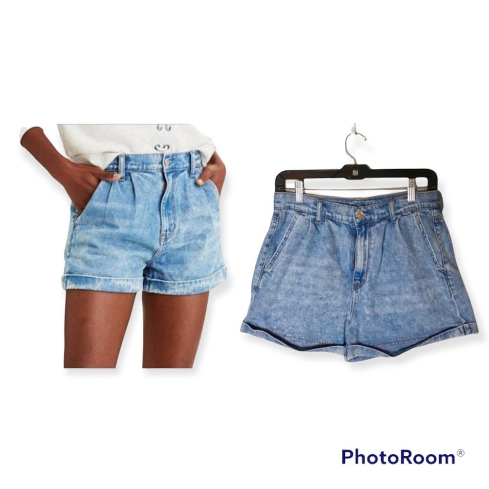 American Eagle Women's 8 Denim Mom Blue Jean Shorts High Rise Pleated Front